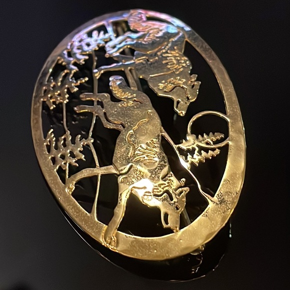 Gold Brooch - Picture 2 of 6